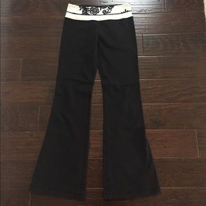 Lululemon Groove leggings size 6